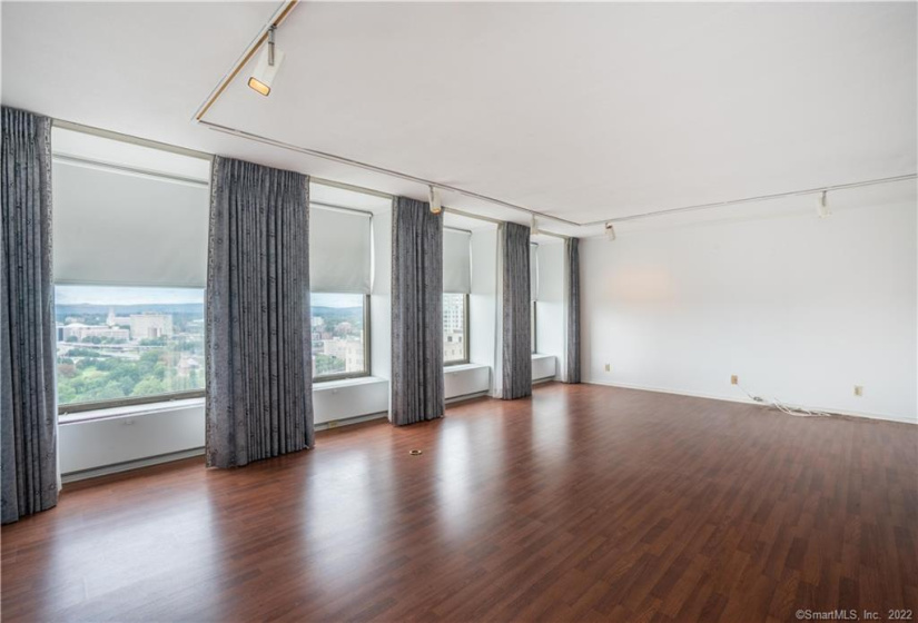 1 Gold Street, Hartford, Connecticut 06103, 2 Bedrooms Bedrooms, 5 Rooms Rooms,3 BathroomsBathrooms,Condo/co-op For Sale,For Sale,Gold,170391417