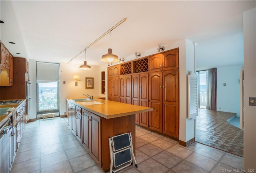 1 Gold Street, Hartford, Connecticut 06103, 2 Bedrooms Bedrooms, 5 Rooms Rooms,3 BathroomsBathrooms,Condo/co-op For Sale,For Sale,Gold,170391417