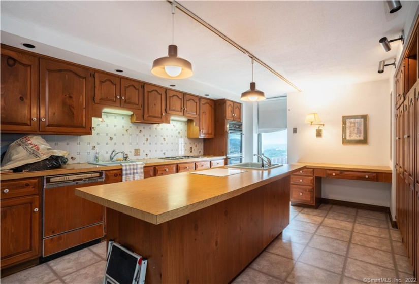 1 Gold Street, Hartford, Connecticut 06103, 2 Bedrooms Bedrooms, 5 Rooms Rooms,3 BathroomsBathrooms,Condo/co-op For Sale,For Sale,Gold,170391417