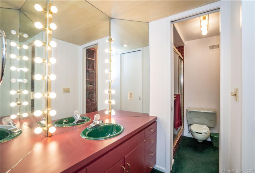 1 Gold Street, Hartford, Connecticut 06103, 2 Bedrooms Bedrooms, 5 Rooms Rooms,3 BathroomsBathrooms,Condo/co-op For Sale,For Sale,Gold,170391417