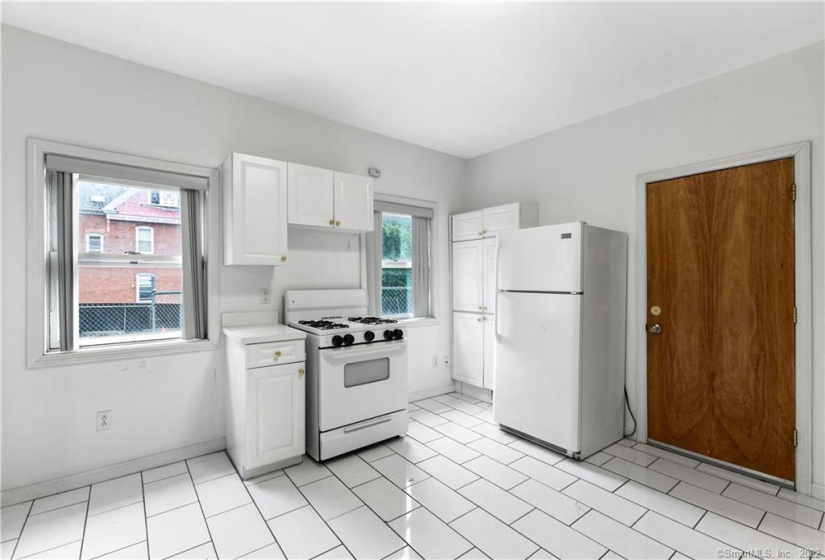 394 crown Street, New Haven, Connecticut 06511, 2 Bedrooms Bedrooms, 7 Rooms Rooms,1 BathroomBathrooms,Residential Rental,For Sale,crown,170489293