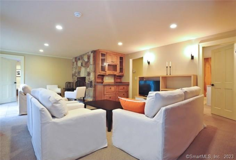 33 Sentry Hill Road, Roxbury, Connecticut 06783, 6 Bedrooms Bedrooms, 11 Rooms Rooms,3 BathroomsBathrooms,Residential Rental,For Sale,Sentry Hill,170305994