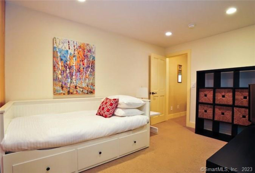 33 Sentry Hill Road, Roxbury, Connecticut 06783, 6 Bedrooms Bedrooms, 11 Rooms Rooms,3 BathroomsBathrooms,Residential Rental,For Sale,Sentry Hill,170305994