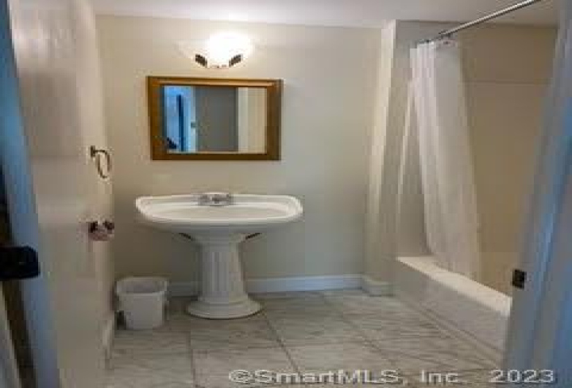 1131 Windward Road, Milford, Connecticut 06461, 2 Bedrooms Bedrooms, 4 Rooms Rooms,2 BathroomsBathrooms,Residential Rental,For Sale,Windward,170577537