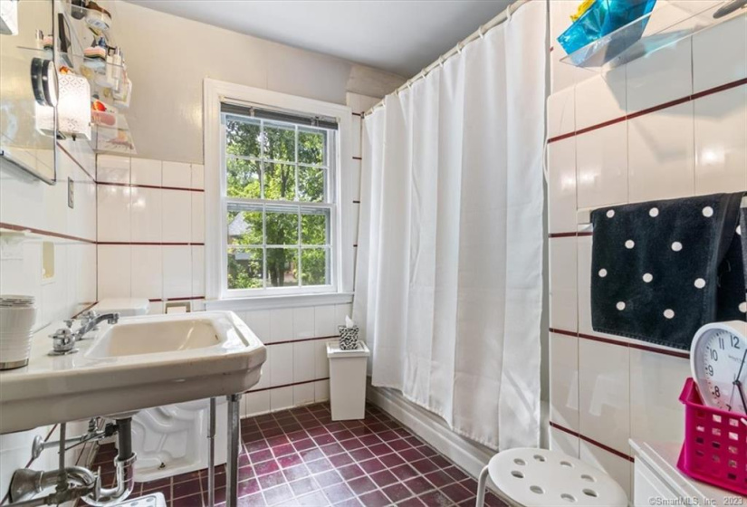 650 Ellsworth Avenue, New Haven, Connecticut 06511, 4 Bedrooms Bedrooms, 10 Rooms Rooms,3 BathroomsBathrooms,Single Family For Sale,For Sale,Ellsworth,170578464