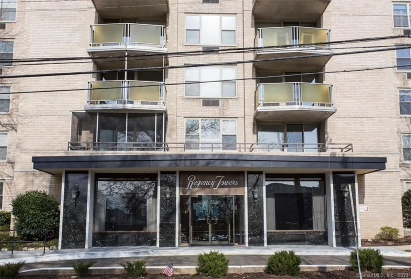 1 Strawberry Hill Court, Stamford, Connecticut 06902, 2 Bedrooms Bedrooms, 4 Rooms Rooms,2 BathroomsBathrooms,Condo/co-op For Sale,For Sale,Strawberry Hill,170562928