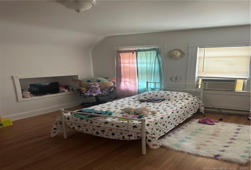 265 Laurel Avenue, Bridgeport, Connecticut 06605, 10 Bedrooms Bedrooms, ,3 BathroomsBathrooms,Multi-family For Sale,For Sale,Laurel,170579406