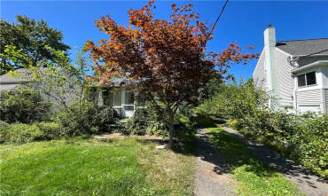 281 Main Street, Cromwell, Connecticut 06416, 2 Bedrooms Bedrooms, 4 Rooms Rooms,1 BathroomBathrooms,Single Family For Sale,For Sale,Main,170595025