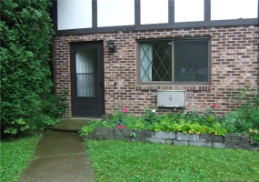 2 Branch Road, Thomaston, Connecticut 06787, 2 Bedrooms Bedrooms, 4 Rooms Rooms,1 BathroomBathrooms,Residential Rental,For Sale,Branch,170598880