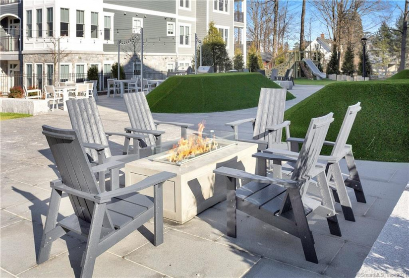 180 Park Street, New Canaan, Connecticut 06840, 2 Bedrooms Bedrooms, 4 Rooms Rooms,2 BathroomsBathrooms,Condo/co-op For Sale,For Sale,Park,170357519