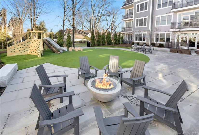 180 Park Street, New Canaan, Connecticut 06840, 2 Bedrooms Bedrooms, 4 Rooms Rooms,2 BathroomsBathrooms,Condo/co-op For Sale,For Sale,Park,170357519